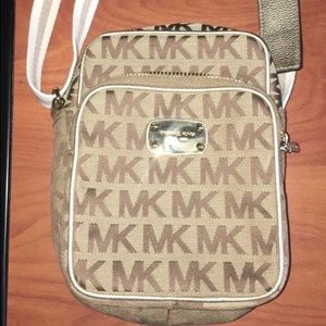 Un-used Micheal Kors Beige Flight Bag